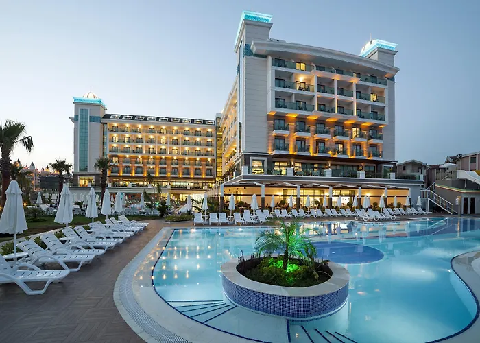 Luna Blanca Resort & Spa Side